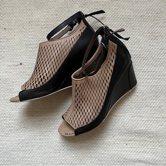 Anthropologie Schuler & Sons Perforated Peep Toe Wedge Sandal size 7 - Picture 1 of 9